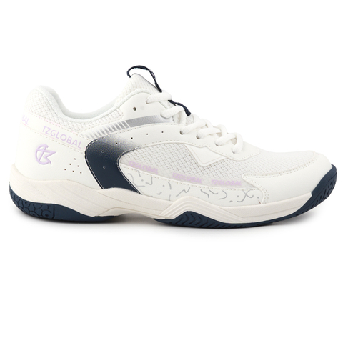 Tennis shoes