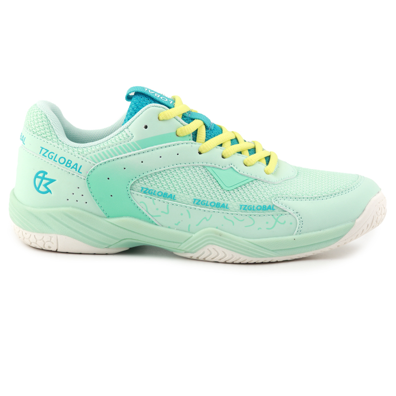 Tennis shoes